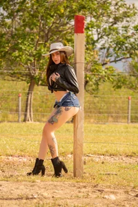 Cowgirls- LynnSam_ Pic 4