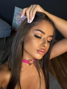 Cherrysweett: Poses ( 2 фото)