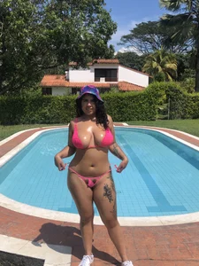 Latina_BigBoobsPublic图片 5