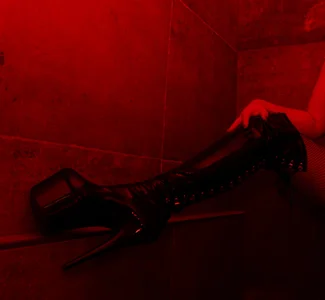 justtess Ik train ook graag slaafjes/also training little online subs😈Tip1tk 4 info Pic