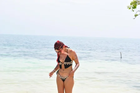 CelesteRhoades Sun and beach👅 Pic 3