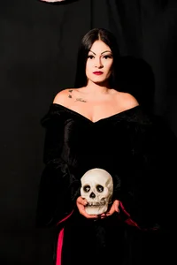 Morticia A. Addams ⚔️🌹🕸️ de AlannaGil  3 Imagens