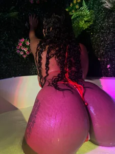 serena_willow take off my swimsuit I'm hot Foto 3