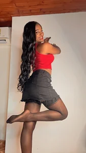 nahomi_campbell: 🧏🏻‍♀️🖤MY NEW LOOK 2025 ( фото)