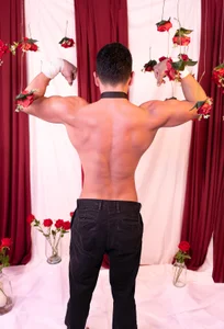 Magnus_Knight_ 💪 Sweat, strength… and temptation. Pic 7