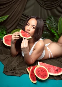 MirandaYork 🍉🌿💚 Pic 4