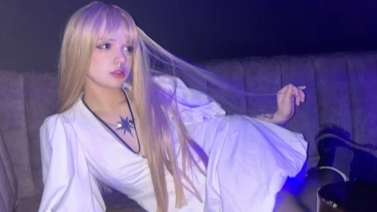 Molly_Platt angel Pic