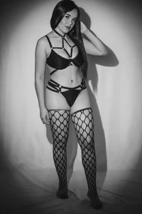 Hey you… are you ready for a little temptation?❤ de Miaa_Taylor_  3 Imagens
