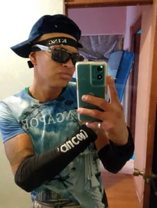 Public de Ojitosbrrr  3 Imagens