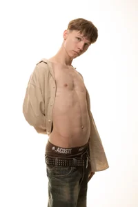 cuMte_boy Yeahh - {count, plural, one {תמונה אחת} two {שתי תמונות} many {# תמונות} other {# תמונות}}