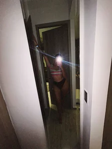 Carla_Bonnet Public Kuva 5