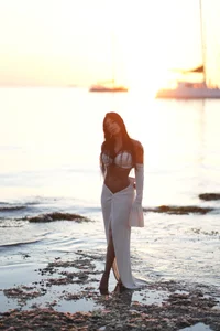 KalaBeckett_ 𝘼 𝙨𝙪𝙣𝙨𝙚𝙩 𝙞𝙣 𝙄𝙗𝙞𝙯𝙖 🙌🏽🌞 รูป  2