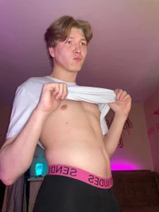 White T -shirt and nipples haha de TheMikeSever Foto 4