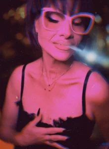 Goddess-Love- Feeling sexy in my violet light Pic