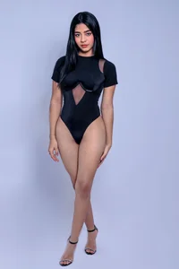 _kyraa_ kullanıcısının 🔥🤍 The perfect contrast ... do you dare?👅 albümü -  2 fotoğraf