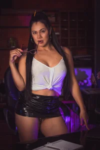 Rachel-Greyy sexy secretary Pic