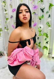 Quiinn_bx Looks that touch more than hands 🌸💕 Immagine  6