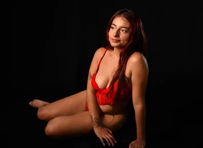 Dakota_Harriss The color of temptation 🍎🔥💋 Billede 3