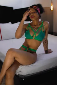 daiana_curlyExploring sensuality in all its forms🍒图片 3