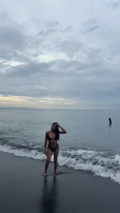 ur_holly_lexie Beach photos Pic 2