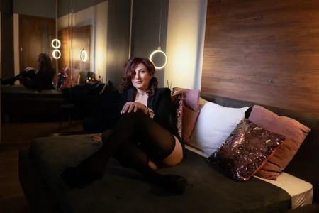 LisaCroft Black Pic 7