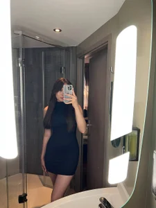 EllaDaviss Public Pic 2