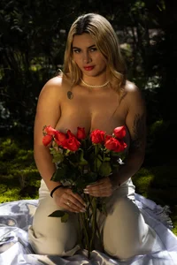 AtheneaRossiのRosasの 3枚の写真