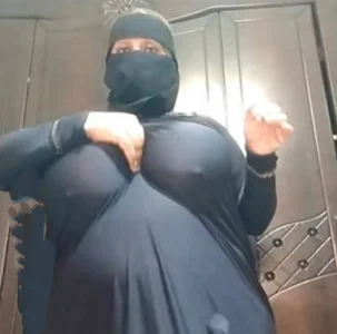 lSOSO-Whore-Egypt Public Billede