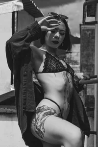 ZamabyCrucieのMy Body in Shades of Gray😏の 4枚の写真