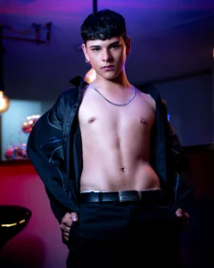 Luke_Howland I'm very hot Foto 4