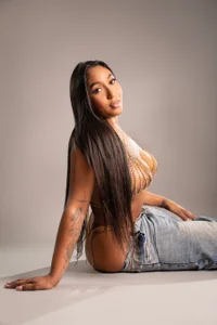 NaiomyLanes sexy body, lights, and sensuality 사진 2