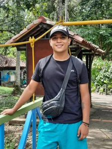 Alejandro_Tom Public Pic 3