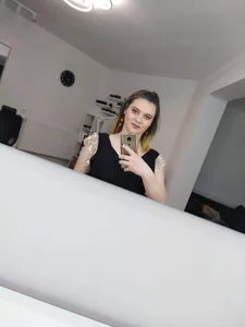 SaraElise At the beauty salon 😍 টি ছবি