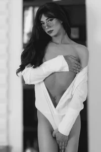 I didn't come to work today... I came to distract you 😈 de Miss_sunshinee Foto 3