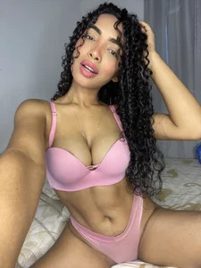 nicoleebony1 Pinky💕 Pic 3