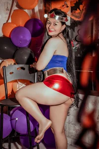 AllysonMilf69 WONDER WOMAN 🤩 Pic 3