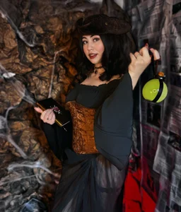 Zoe_Benson Sweet pirate 🐦‍⬛ รูป  4