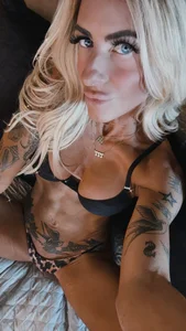 blondiluvsanal: 2025 ( 2 фото)