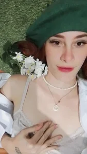 Un homme aime une femme et l'embrasse : de ce baiser naît le monde de IsaBaileys_  5 Imagens