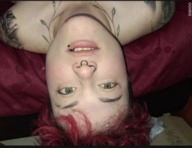 Megan-c Public зображення