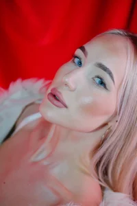 Do you think red suits me? <3 de MaryDavies  5 photos