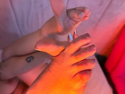 ABBYANDYILIRA foot fetish🙈🥵 Pic 2