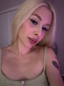 elli_leilla a kiss for u Pic 2