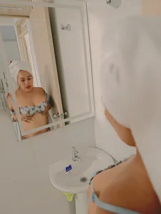 anniecoopeer would you bathe with me Pic 3