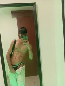 KamiSuarez Green Boy Immagine  4