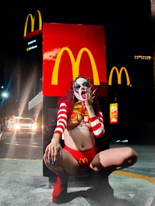 BambiiQueen 🤡 🎃2024  3টি ছবি