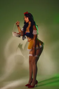 aisha_sh “The most sinful Snow White in the forest 😈🍏” Poză 4