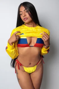 hot_dione 🔥Warm up with me before kickoff Pic 2