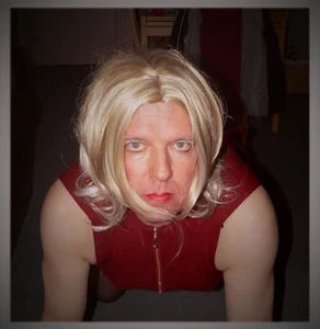 Owned cunt de simone_xdressing  3 photos