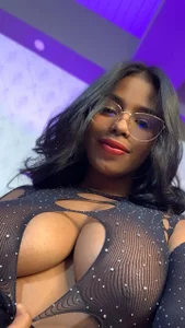 IsaGodess Public টি ছবি